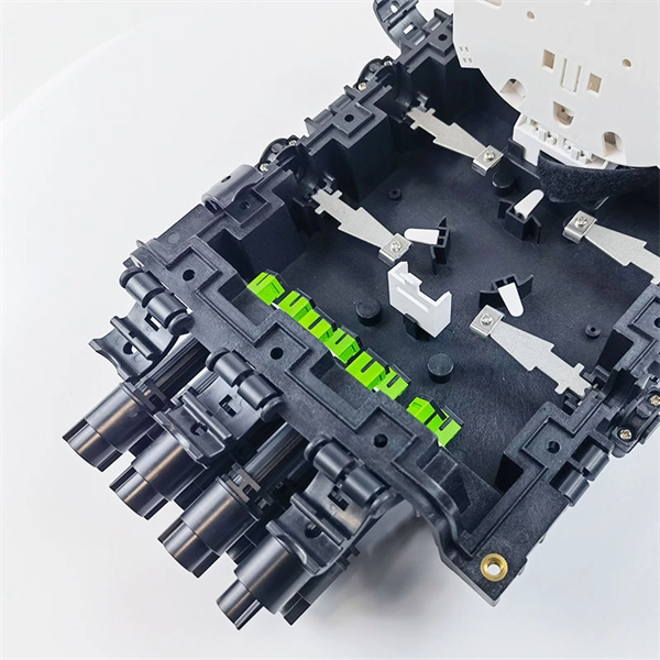Low-temperature resistant figure-eight fiber optic cable used in campus network