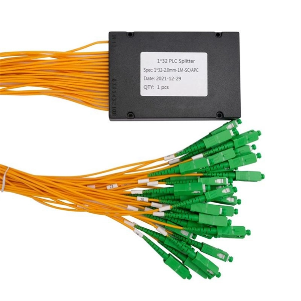 Fiber optic cable connects the optical module and fiber optic transceiver