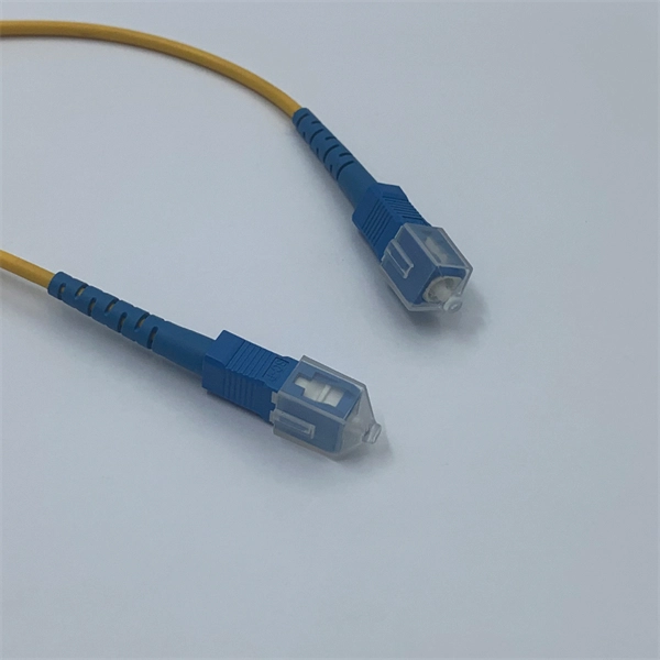 How to connect a black four-core optical cable 